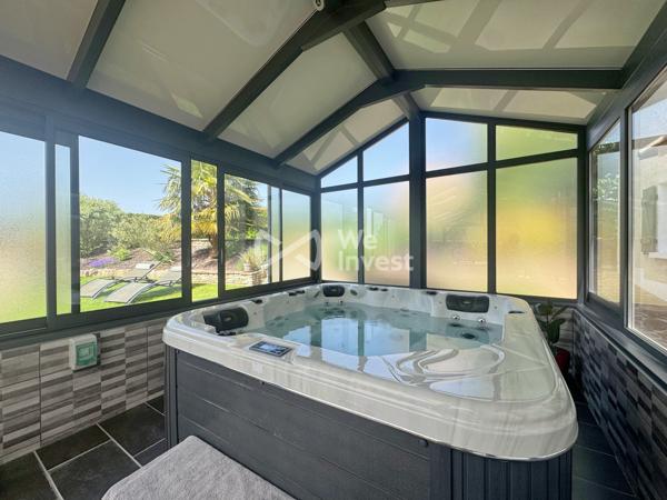 Longère 182 m2 avec double garage, terrain paysager, SPA, sauna...