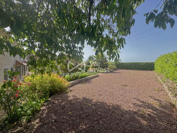 Longère 182 m2 avec double garage, terrain paysager, SPA, sauna...