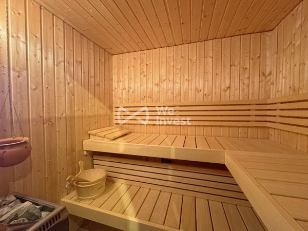 Longère 182 m2 avec double garage, terrain paysager, SPA, sauna...