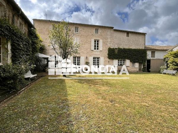 Location Appartement meublé 7 pièces 431 m² - 18 RUE DE L ECU Coulon 79510