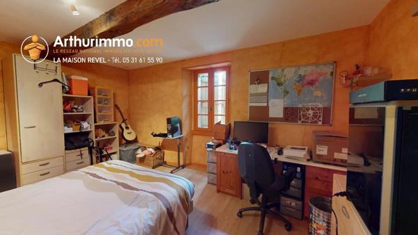 Vente                                                      Maison
                        
                     5 pièces                      193 m2                     à Péchaudier