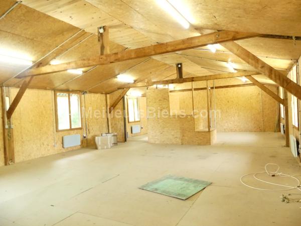 BÂTIMENT BOIS POUR HABITATION AVEC CRÉATION D'ACTIVITÉ OBLIGATOIRE