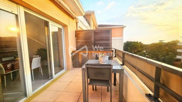 Appartement d’exception au dernier étage d’une résidence récente, offrant terrasse avec vue dégagée, finitions haut de gamme, climatisation et aménage