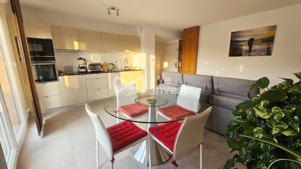 Appartement d’exception au dernier étage d’une résidence récente, offrant terrasse avec vue dégagée, finitions haut de gamme, climatisation et aménage