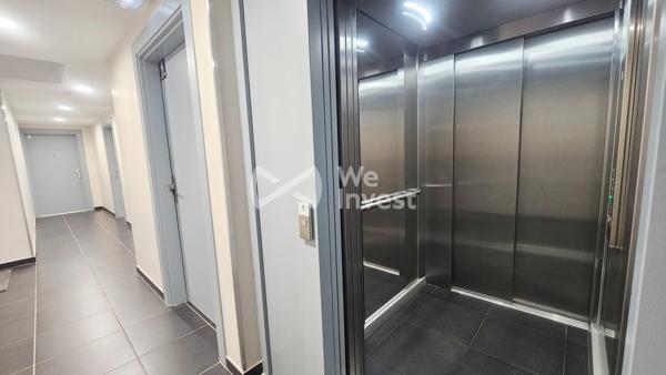 Appartement d’exception au dernier étage d’une résidence récente, offrant terrasse avec vue dégagée, finitions haut de gamme, climatisation et aménage