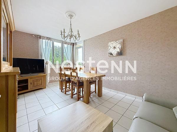 Appartement T3 2 chambres traversant avec balcon et cave - Secteur BRON PISCINE