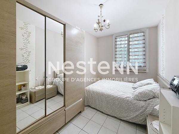 Appartement T3 2 chambres traversant avec balcon et cave - Secteur BRON PISCINE