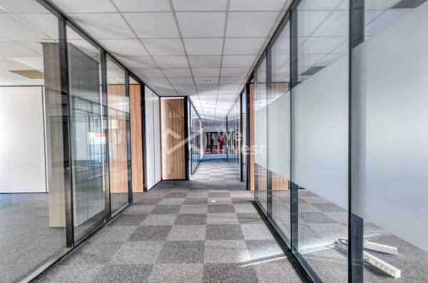 À VENDRE – BUREAUX DE STANDING 600 m² – CALUIRE SAINT-CLAIR – IMMEUBLE OPEN CITY