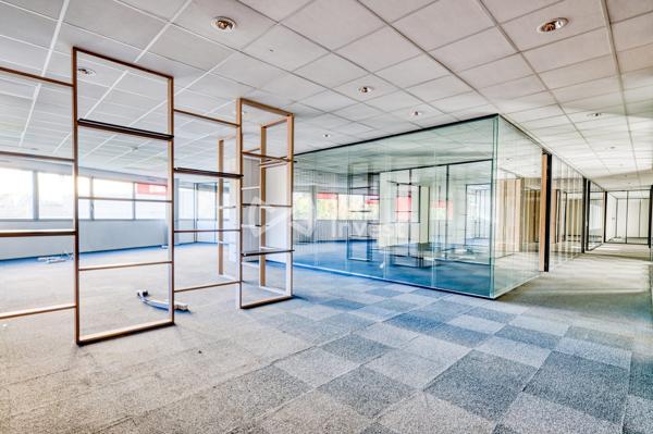À VENDRE – BUREAUX DE STANDING 600 m² – CALUIRE SAINT-CLAIR – IMMEUBLE OPEN CITY