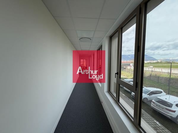 Bureaux neufs à vendre à Eybens avec cuisine et stockage inclus