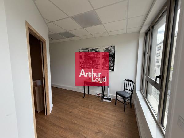 Bureaux neufs à vendre à Eybens avec cuisine et stockage inclus