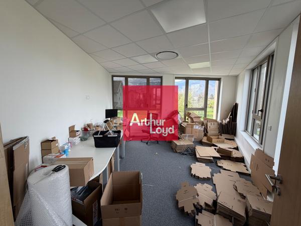 Bureaux neufs à vendre à Eybens avec cuisine et stockage inclus