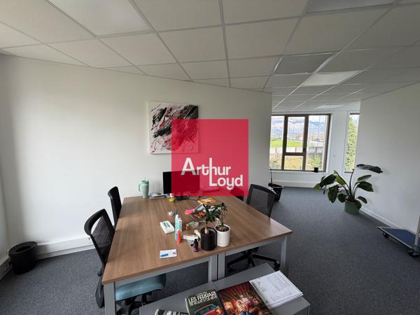 Bureaux neufs à vendre à Eybens avec cuisine et stockage inclus