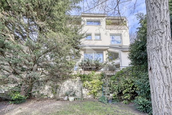 Brancas - Maison d'architecte plein sud, 5 chambres, terrasses, 2 garages - Adresse premium