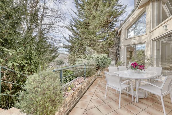 Brancas - Maison d'architecte plein sud, 5 chambres, terrasses, 2 garages - Adresse premium