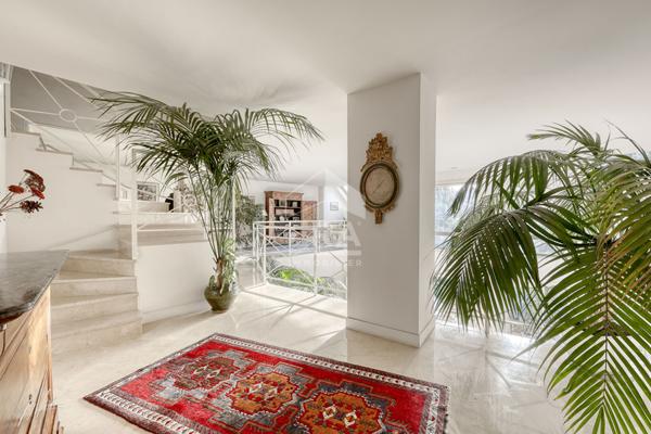 Brancas - Maison d'architecte plein sud, 5 chambres, terrasses, 2 garages - Adresse premium