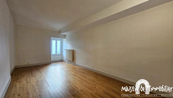 BOUTIERS SAINT TROJAN - ENVIRONNEMENT CALME POUR CETTE MAISON DE BOURG DE 4 PIECES