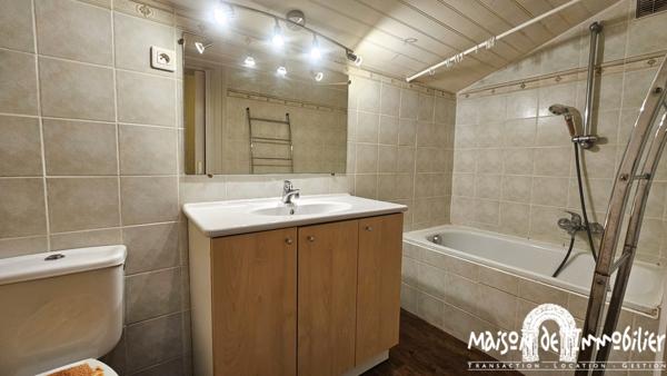 BOUTIERS SAINT TROJAN - ENVIRONNEMENT CALME POUR CETTE MAISON DE BOURG DE 4 PIECES