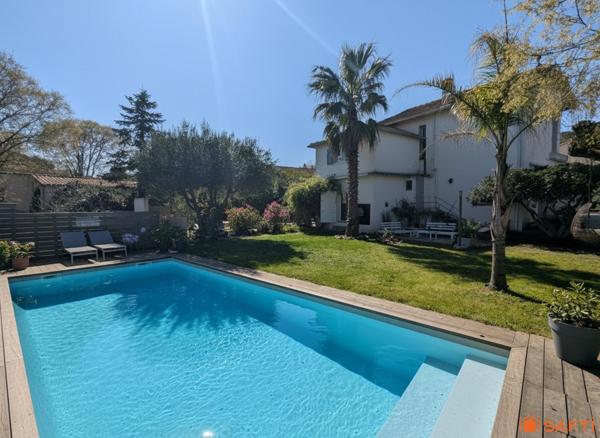 Charme et confort réunis dans cette maison avec piscine