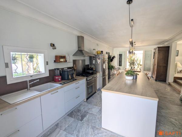 Charme et confort réunis dans cette maison avec piscine