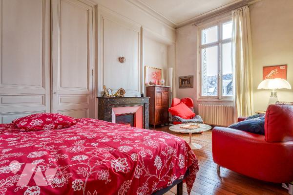 TOURS HYPER-CENTRE – RUE DE SULLY
BEL APPARTEMENT ANCIEN Avec GARAGE, CAVE, GRENIER