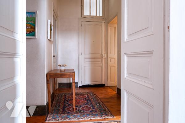 TOURS HYPER-CENTRE – RUE DE SULLY
BEL APPARTEMENT ANCIEN Avec GARAGE, CAVE, GRENIER