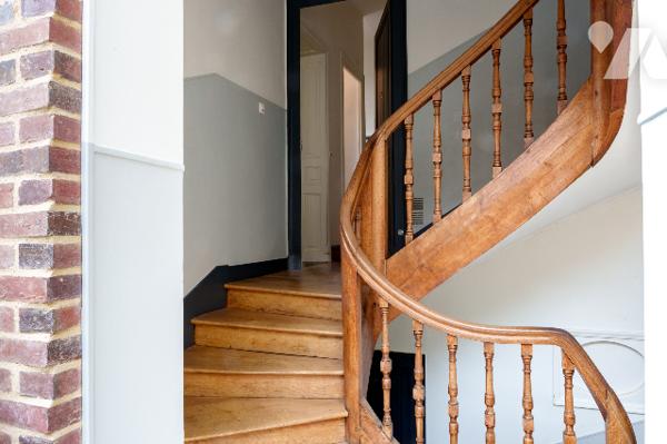 TOURS HYPER-CENTRE – RUE DE SULLY
BEL APPARTEMENT ANCIEN Avec GARAGE, CAVE, GRENIER