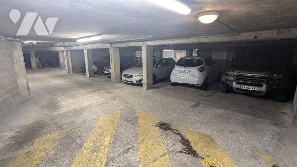 TOURS HYPER-CENTRE – RUE DE SULLY
BEL APPARTEMENT ANCIEN Avec GARAGE, CAVE, GRENIER