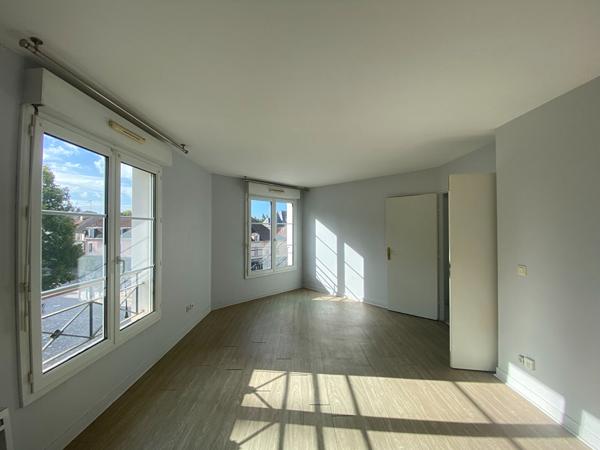 YERRES F2 PLEIN COEUR DE VILLE