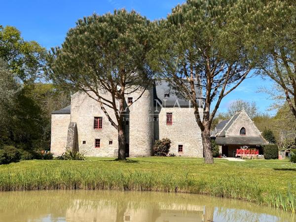 Beau manoir des XVe et XVIIe siècles dans une campagne au calme, à 5 km des plages