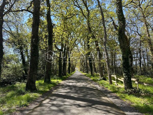Beau manoir des XVe et XVIIe siècles dans une campagne au calme, à 5 km des plages