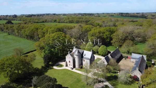 Beau manoir des XVe et XVIIe siècles dans une campagne au calme, à 5 km des plages