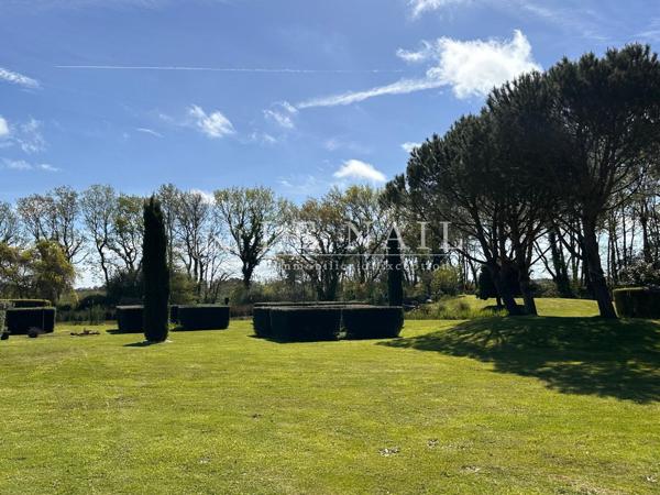 Beau manoir des XVe et XVIIe siècles dans une campagne au calme, à 5 km des plages