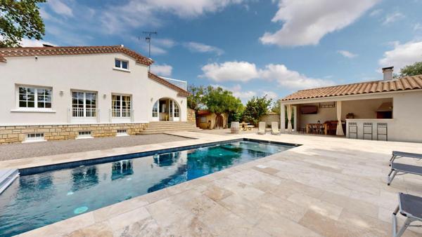 MAISON BOURGEOISE, PISCINE ET GARAGES - PROCHE NARBONNE