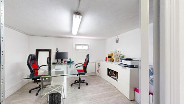 MAISON BOURGEOISE, PISCINE ET GARAGES - PROCHE NARBONNE