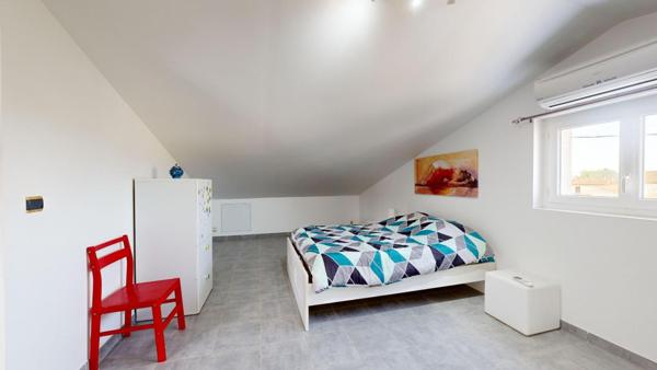 MAISON BOURGEOISE, PISCINE ET GARAGES - PROCHE NARBONNE