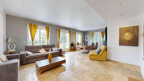 MAISON BOURGEOISE, PISCINE ET GARAGES - PROCHE NARBONNE