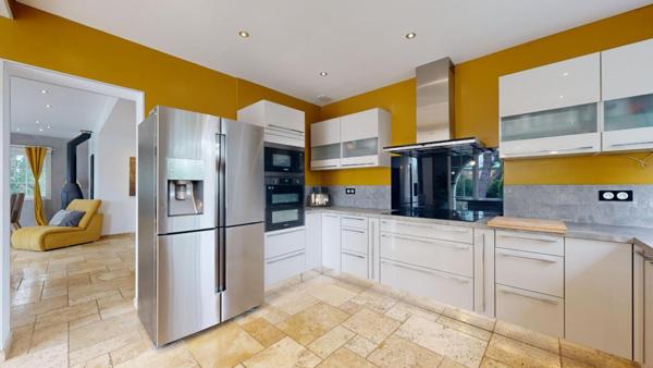 MAISON BOURGEOISE, PISCINE ET GARAGES - PROCHE NARBONNE