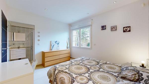 MAISON BOURGEOISE, PISCINE ET GARAGES - PROCHE NARBONNE