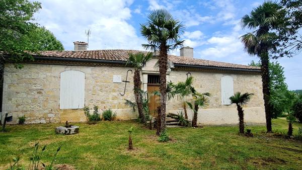 À vendre : Propriété à restaurer, à 10 mn d'Auvillar, d'environ 240 m2 habitables, sur terrain de 7400 m2  (82)