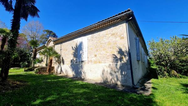 À vendre : Propriété à restaurer, à 10 mn d'Auvillar, d'environ 240 m2 habitables, sur terrain de 7400 m2  (82)