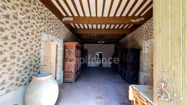À vendre : Propriété à restaurer, à 10 mn d'Auvillar, d'environ 240 m2 habitables, sur terrain de 7400 m2  (82)
