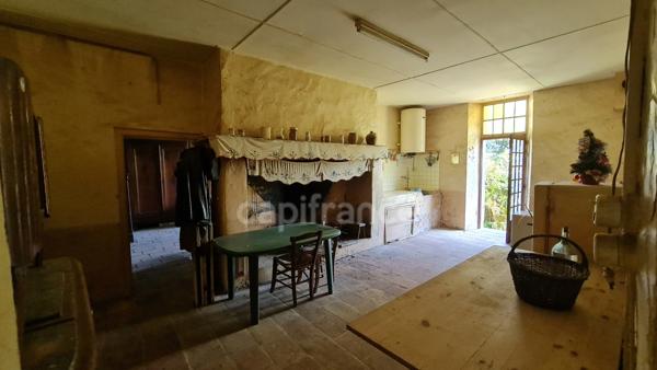 À vendre : Propriété à restaurer, à 10 mn d'Auvillar, d'environ 240 m2 habitables, sur terrain de 7400 m2  (82)