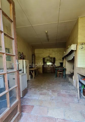 À vendre : Propriété à restaurer, à 10 mn d'Auvillar, d'environ 240 m2 habitables, sur terrain de 7400 m2  (82)
