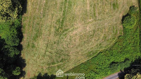 Terrain constructible 1600 m² à Nay 64800