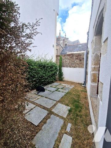 A Vendre , dans le centre historique de QUIMPER, un magnifique appartement de 151 m² situé dans...