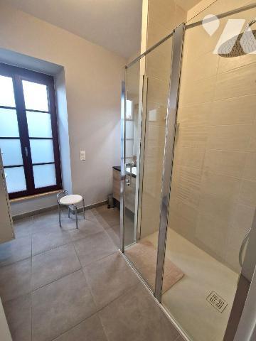 A Vendre , dans le centre historique de QUIMPER, un magnifique appartement de 151 m² situé dans...