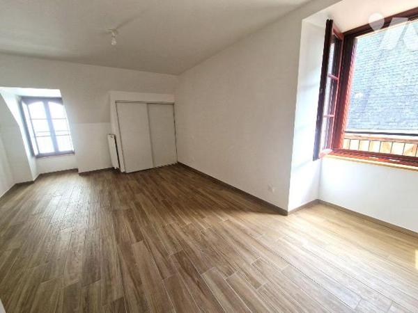A Vendre , dans le centre historique de QUIMPER, un magnifique appartement de 151 m² situé dans...