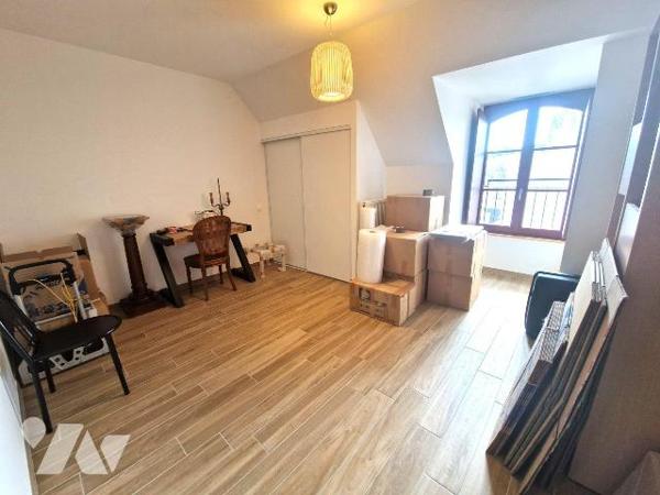 A Vendre , dans le centre historique de QUIMPER, un magnifique appartement de 151 m² situé dans...