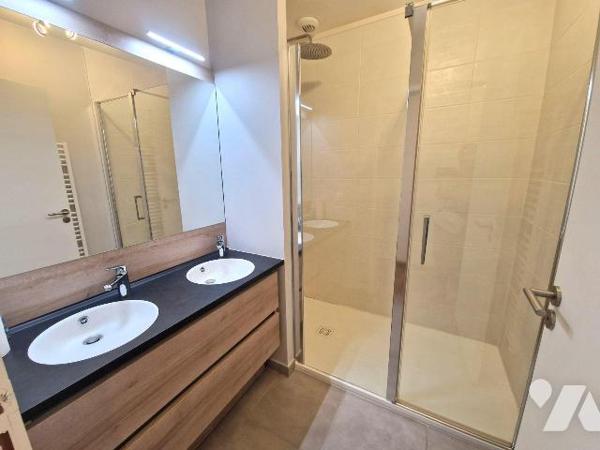 A Vendre , dans le centre historique de QUIMPER, un magnifique appartement de 151 m² situé dans...